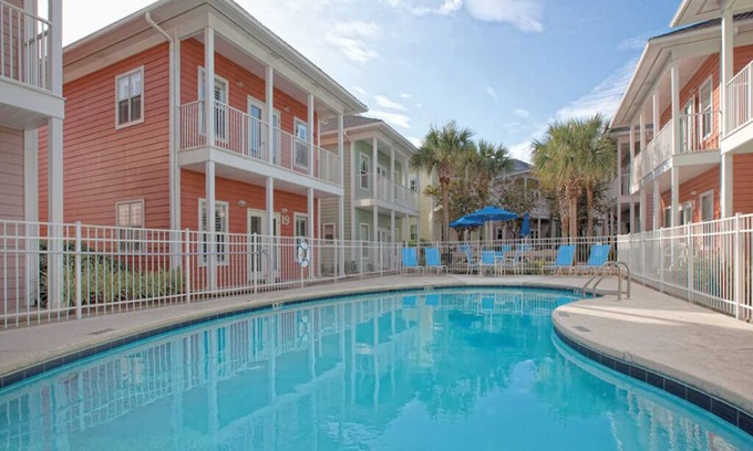 Fort Walton Beach - Destin Complejo | 1 Bedroom Plus Condo, Sleeps 6, Beach Street Cottages Resort, at Miramar Beach!
