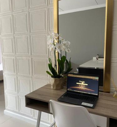 Greater Johannesburg Metropolitan Area Apartamento | 1 Bedroom Sleek, Spotless, Work-from-home Sanctuary