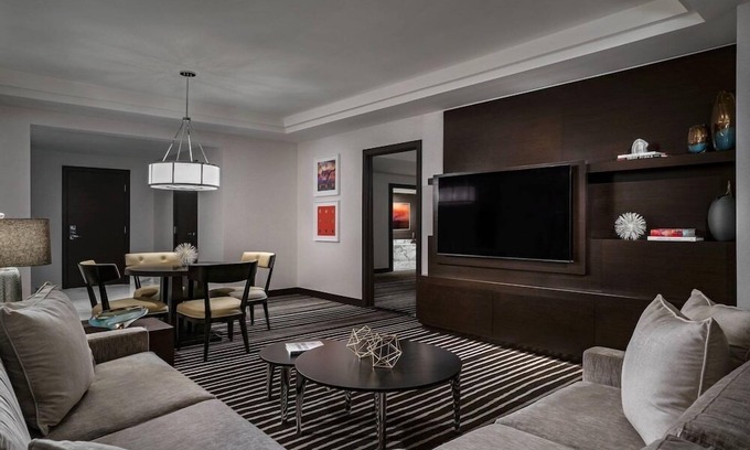 Summerlin South Casa | 1-Bedroom Suite at a 5⭐️ Hotel