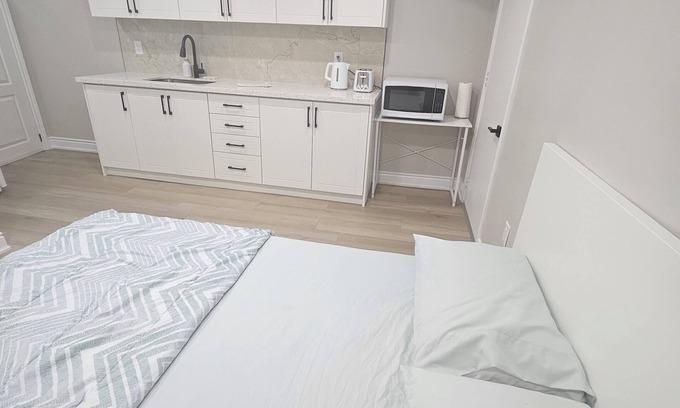 Halton Regional Municipality Apartamento | 1 Bedroom Suite + Kitchenette