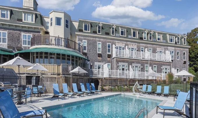 Jamestown Condominio | 1 Bedroom Suite w/ Kitchenette near Newport, overlooking the bay! Sleeps 4