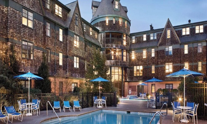 The Point Condominio | 1 Bedroom Suite w/ Kitchenette, in Newport, at Long Wharf Resort!!