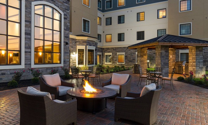 Folsom Condominio | 1 Bedroom Suite | WFH-friendly + Pool + BBQ Grills