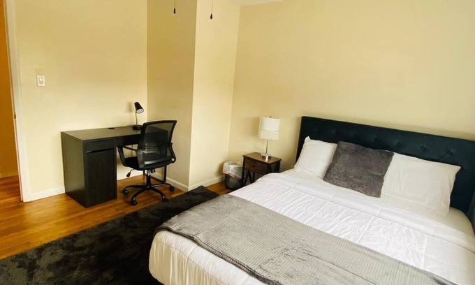 Laurel Casa | 1 Bedroom Terrace view with dedicated workstation #3