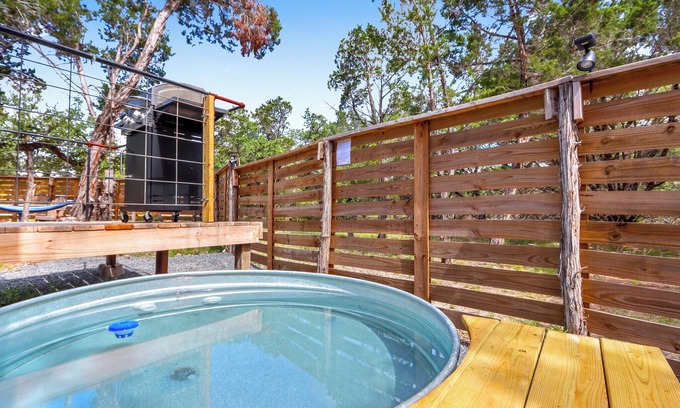 Driftwood Casa | 1 Bedroom Tiny House i Cowboy pool