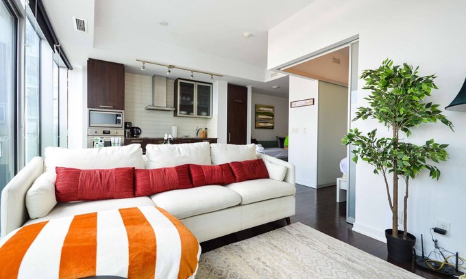 Downtown Toronto Hotel | Downtown Toronto near CN Tower, MTCC, Rogers Center , Union station
