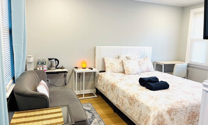 West Abington Apartamento | 1-bedroom unit with Private Entrance/ Laundry/Kitchen/Parking