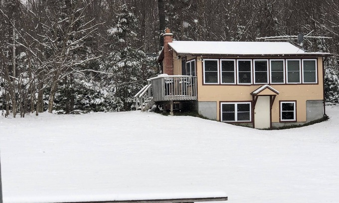 Holland Casa | 1 Bedroom Updated camp on Secluded Holland Pond