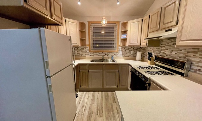 La Porte Apartamento | 1 bedroom upper apartment - Just remodeled