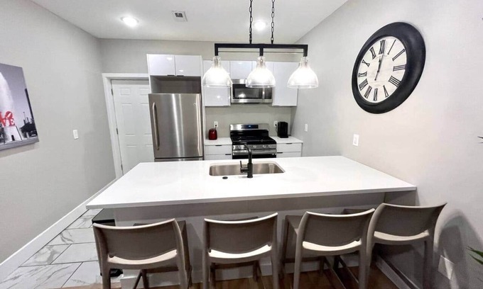 Melrose Apartamento | 1 bedroom w/patio close to Wells Fargo arena