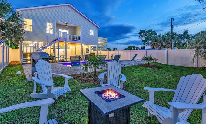 Atlantic Beach Casa | 1 blk to Beach|Htd Pool|HotTub|Mini Golf|Gm Room
