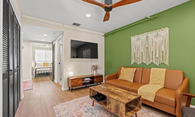 Atlantic Beach Apartamento | 1 Block from AB TownCenter: Coquina House Mob. Acc