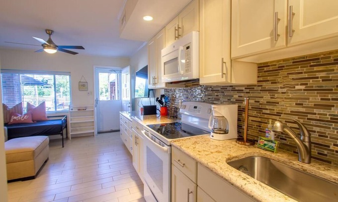 Admiral Estates Condominio | 1 Block to Beach, Cape Roc Condo with Pool