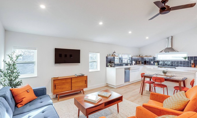 City Park Apartamento | < 1 Block to City Park: New-Build Apt in Denver!