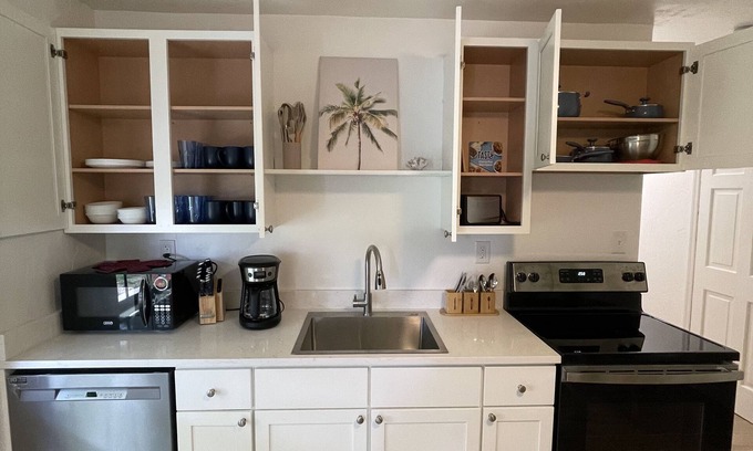 Venetian Way Casa | 1 block to the beach, perfect!