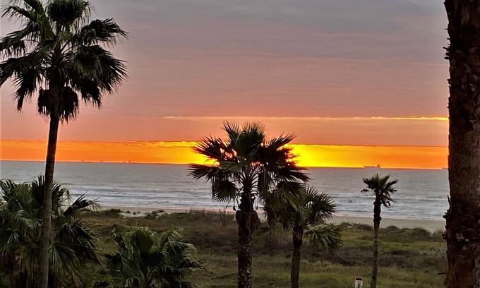 Galveston Condominio | GALVESTONIAN Tropical Island Getaway # 107 - Gire a la derecha en Galveston East Beac