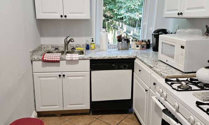 Clifton Heights Casa | 1 BR Apartment Sleeps 4 Near UC and Downtown
