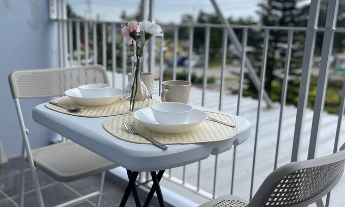 Silang Junction North Condominio | 1 BR Cozy Modern Condo Balcony at Wind Residences