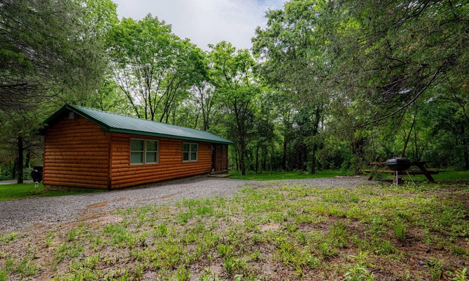 Equality Cabina | 1 BR Hot Tub Cabin- Closest Cabins to Garden of the Gods-Shawnee National Forest