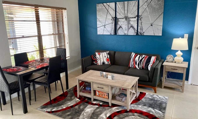 Poinsettia Heights Apartamento | 1-BR, strong wifi, free parking, beach gear