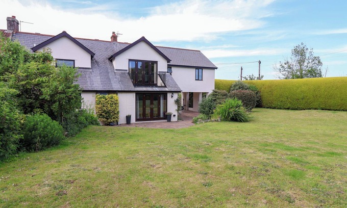Ebford Cabaña | 1 EASTDON COTTAGES, pet friendly, with open fire in Dawlish Warren