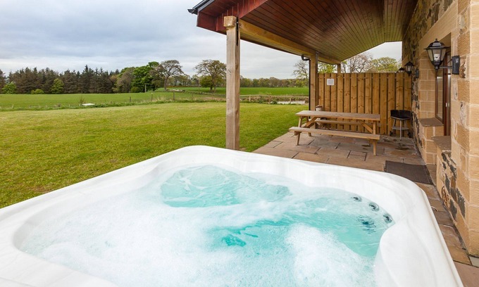 Linlithgow Cabaña | 1 Eden Cottage - sleeps 8 guests in 3 bedrooms