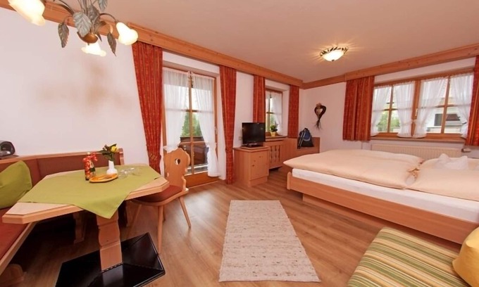Groissenbach Apartamento | (1) Apartamento de una habitación 35 m 2, 1-3 personas, ducha / WC, sala de estar / dormitorio, cocina separada, balcón grande