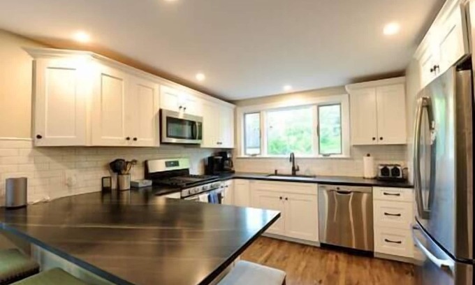 Ellicottville Casa | Eville Creekview Townhome SKI BIKE GOLF w/ Hot tub