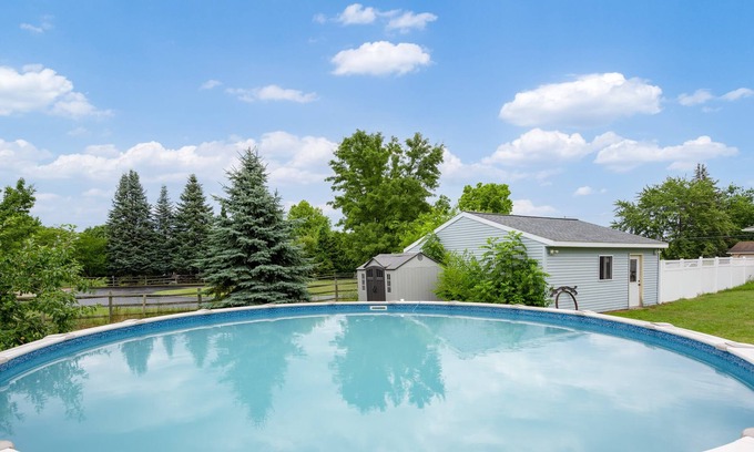 Holland Casa | 1 Happy Acre Summary: