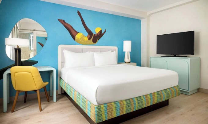 Mid Beach Hotel | 1 King Bed | Hotel Continental Miami Beach | w/ Pool & Minutes to South Beach