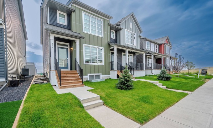 Airdrie Apartamento | 1 KING Modern Two Bedroom Secondary Suite in Airdrie Alberta