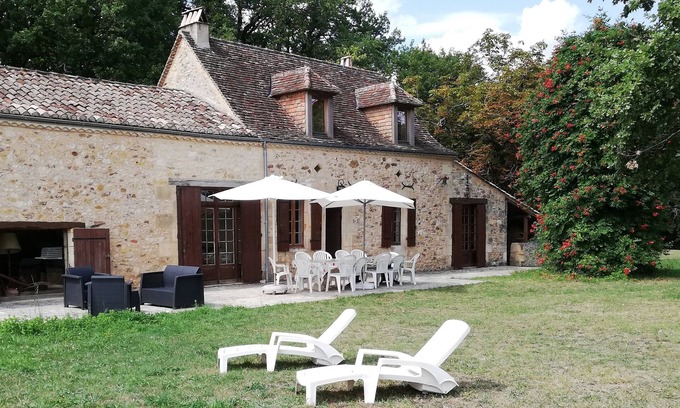 Labouquerie Casa | 1- La Faneuse, calm in a green bubble
