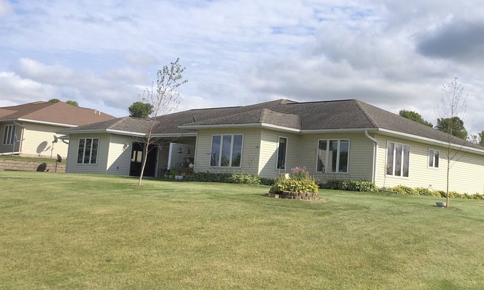 Mondovi Casa | 1 level Golf Course Property think Golf/Hunting/Fishing/ATV’s/Snowmobiling