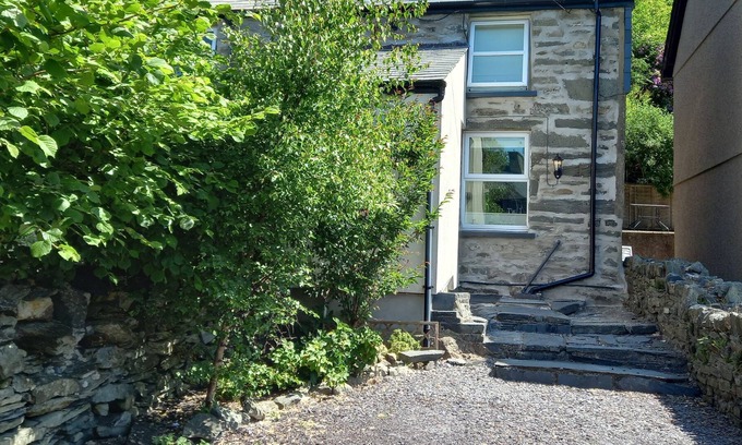 Manod Cabaña | 1 LLWYN HIR, pet friendly, with open fire in Blaenau Ffestiniog