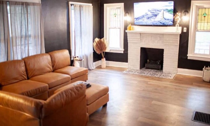 Columbia Casa | #1 Location, Large House, Chic!