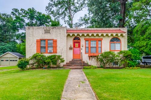 College Park Casa | 1 Mi to Arts District Modern Hyattsville Hideaway