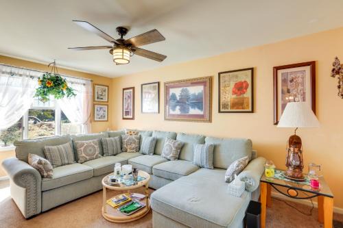 Lower Township Casa | 1 Mi to Beach Eclectic Home in North Cape May!