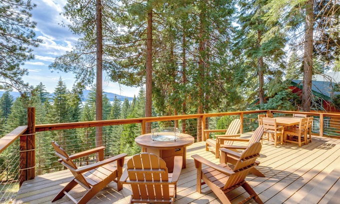 Lake Almanor Country Club Cabina | 1 Mi to Beach & Golf Course! Lake Almanor Cabin