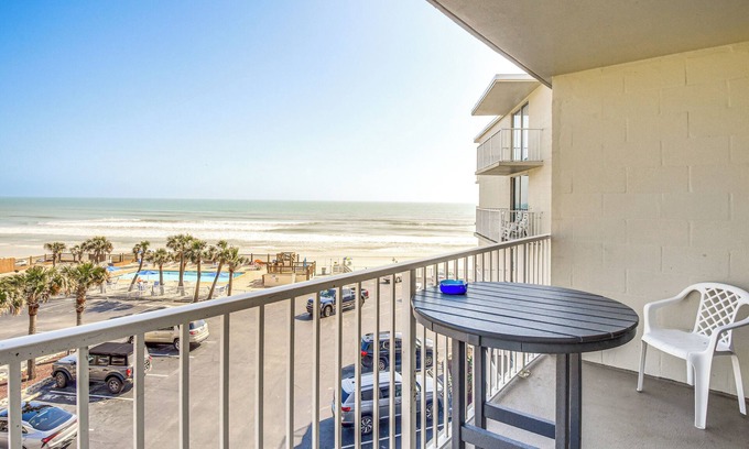 Bostwick Park Apartamento | 1 Mi to Boardwalk: Oceanfront Daytona Beach Condo