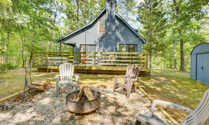 Basye Cabaña | < 1 Mi to Bryce Resort: Quiet Cabin w/ Hot Tub!
