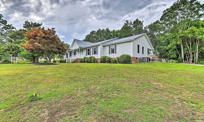 Lillington Casa | 1 Mi to Cape Fear River: Pet-Friendly Retreat