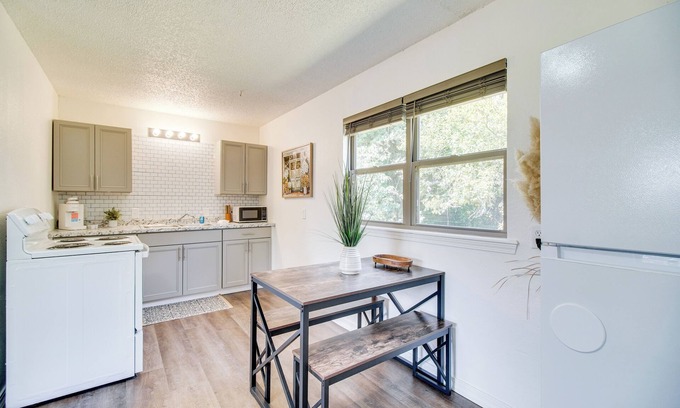 Sallisaw Cabaña | < 1 Mi to Cherokee Casino Sallisaw! Home Near I-40