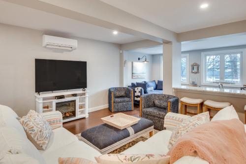 Wells Casa | 1 Mi to Drakes Island Beach Cottage with Deck!