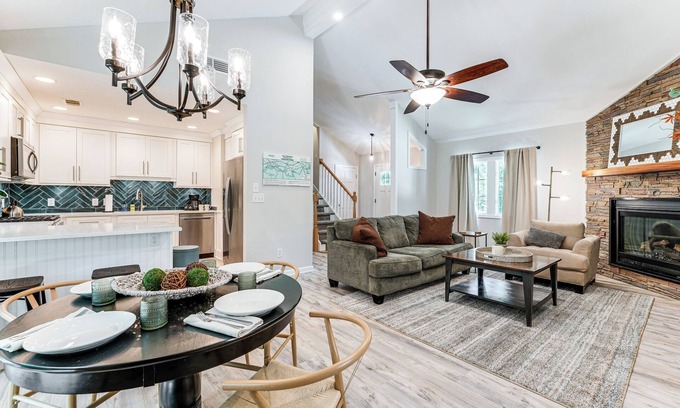 Alpharetta Casa | ~ 1 Mi to Dtwn Alpharetta: Home w/ Screened Porch!