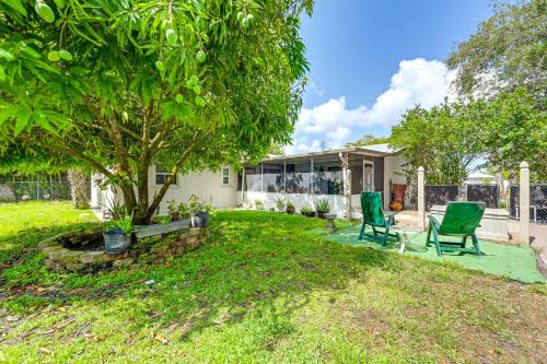 Bonita Springs Casa | 1 Mi to Dtwn Bonita Springs Home with Lush Yard!