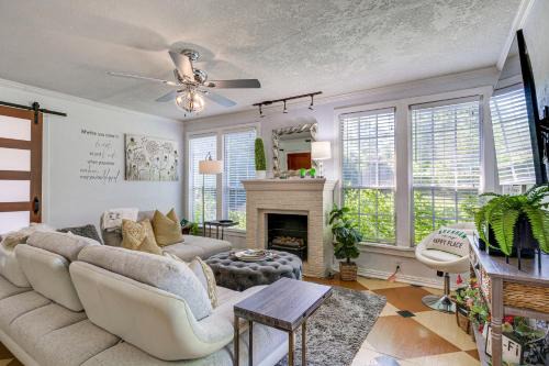 Brenham Casa | 1 Mi to Dtwn Family-Friendly Brenham Bungalow!