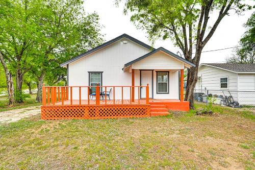 Brownwood Casa | 1 Mi to Dtwn Family Home with Porch in Brownwood