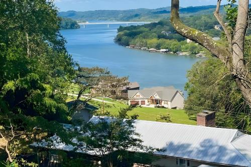 Loudon Casa | 1 Mi to Dtwn Loudon Spacious River-View Home