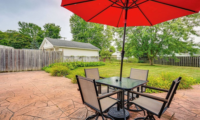 Owosso Casa | 1 Mi to Dtwn: Suburban Home w/Yard in Owosso