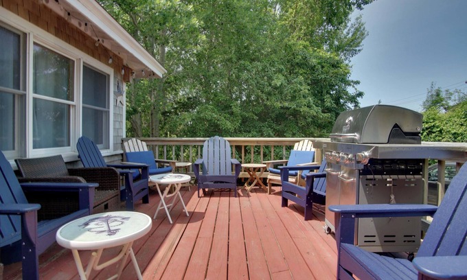 East Chop Casa | 1 Mi to Ferry Terminal: Oak Bluffs Family Retreat!
